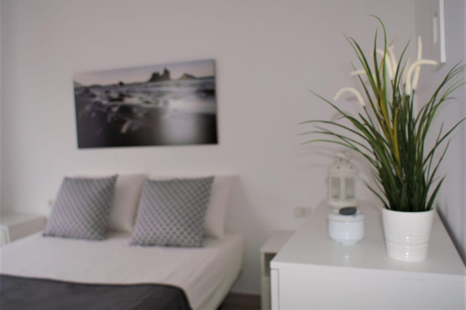 Bed, Photo of the whole room, Decorative detail, Bedroom