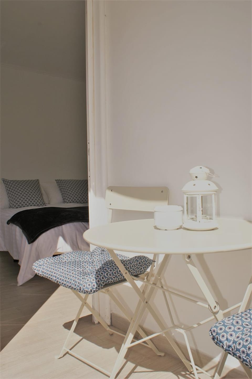 Bed, Balcony/Terrace, Photo of the whole room, Decorative detail, Bedroom