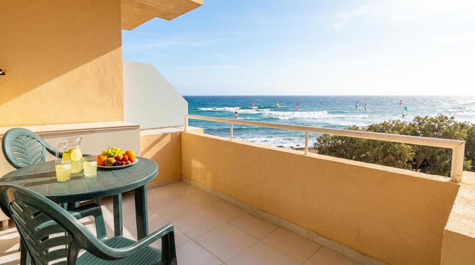 Day, Natural landscape, View (from property/room), Balcony/Terrace, Seating area, Dining area, Beach, Sea view