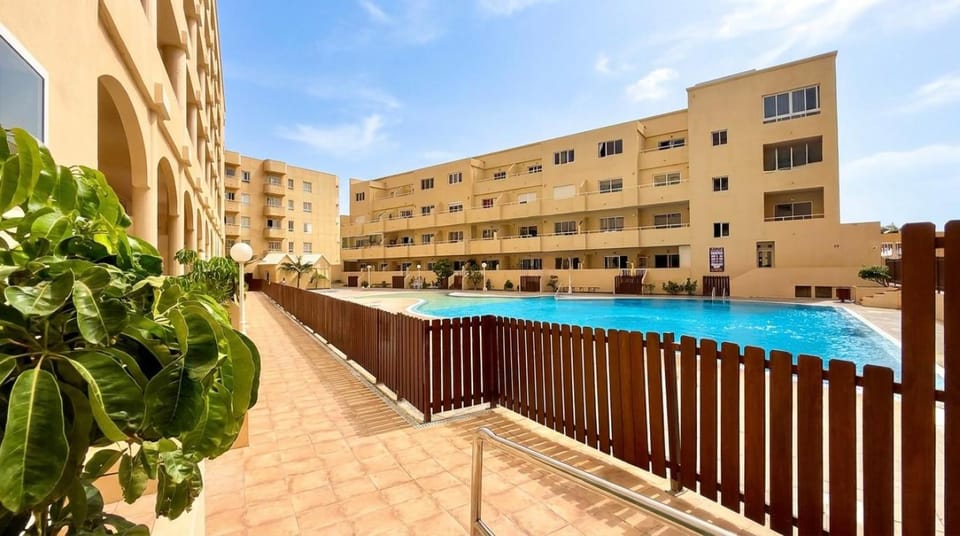 Property building, Day, Pool view, Swimming pool