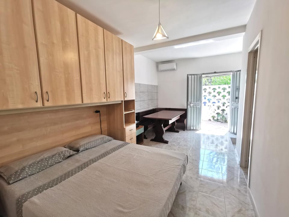 Dining area, Bedroom