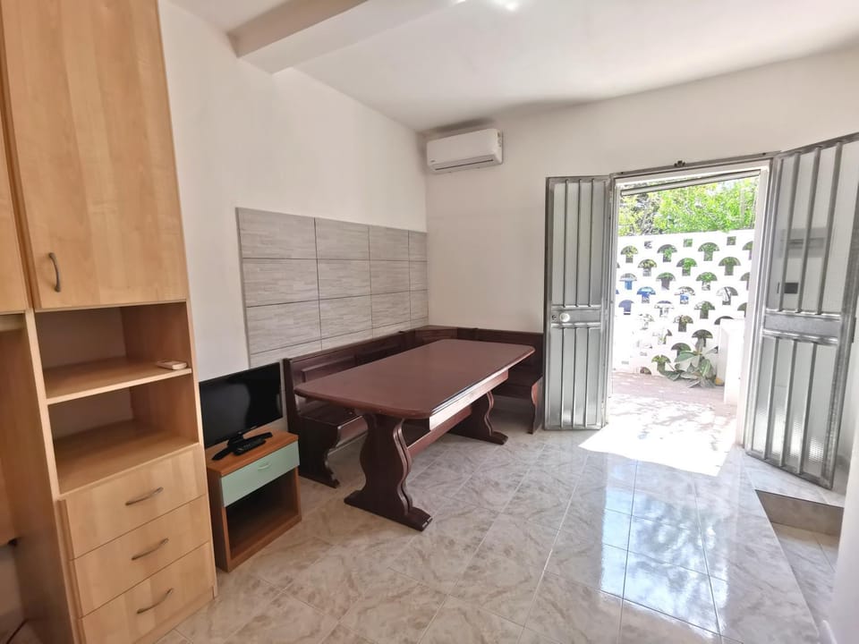 Dining area, Bedroom