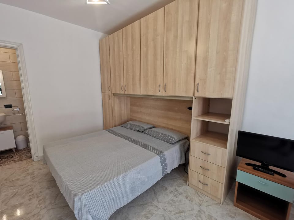 Dining area, Bedroom
