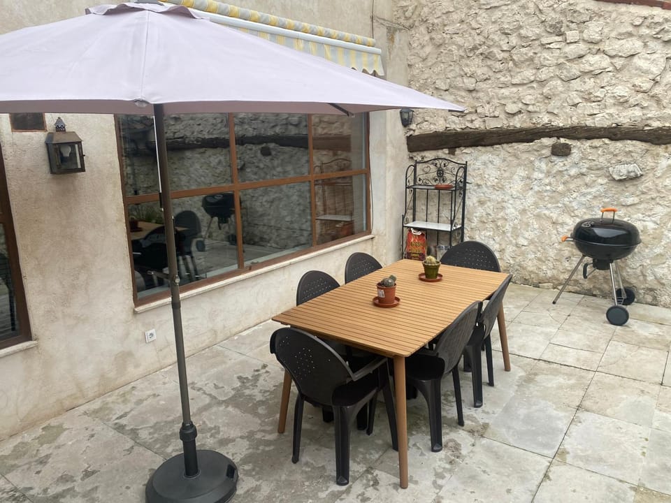 Patio, BBQ facilities