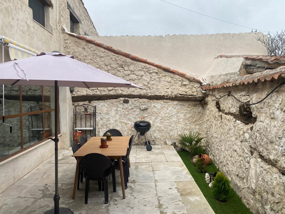 Patio, BBQ facilities
