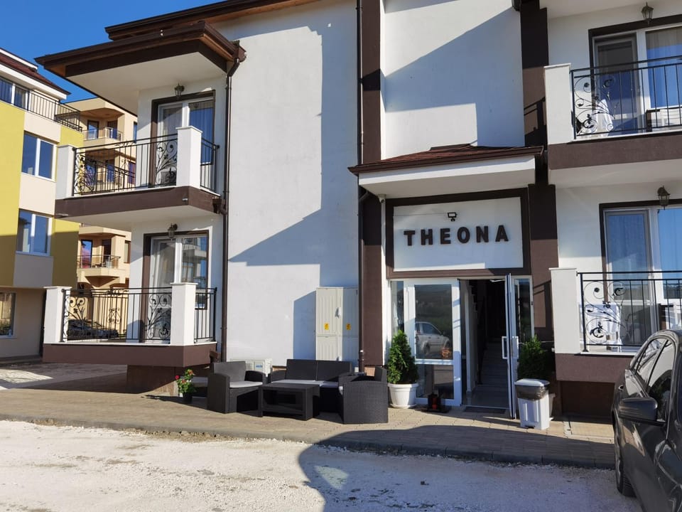 Facade/entrance