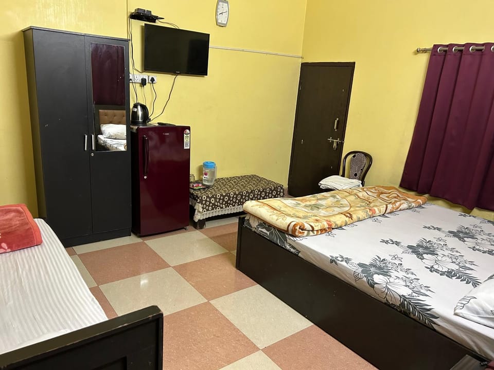 SM Guest House Bed and Breakfast in Lucknow