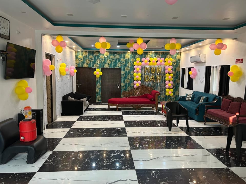 SM Guest House Bed and Breakfast in Lucknow