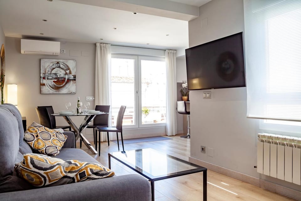 TV and multimedia, Living room, Seating area, Dining area, internet