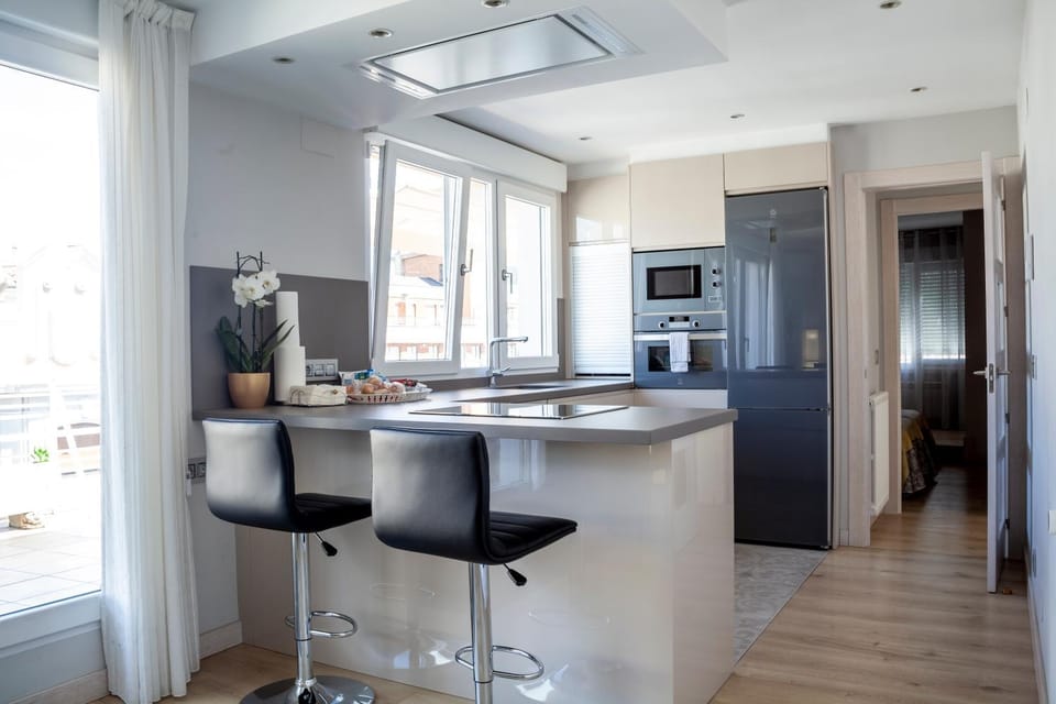 Kitchen or kitchenette, Dining area, minibar, pet friendly, stove
