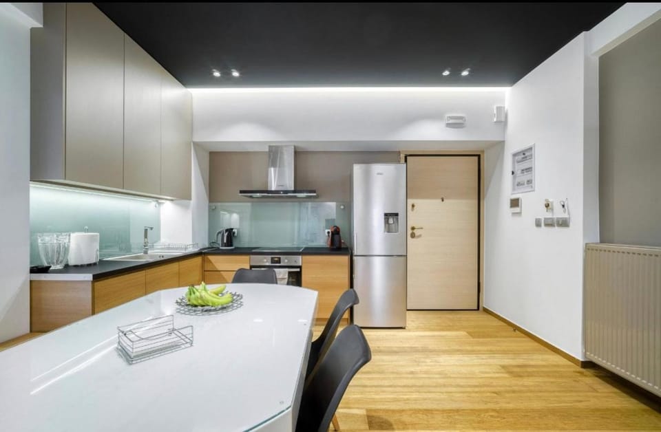 Kitchen or kitchenette, Dining area, Communal kitchen
