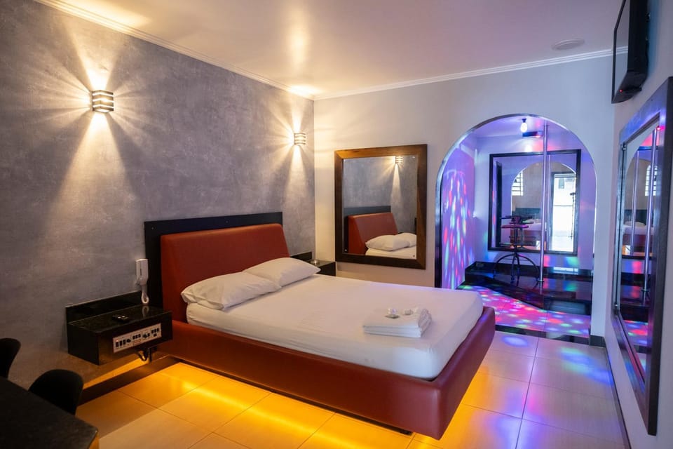 Bed, Photo of the whole room, Evening entertainment, Bedroom