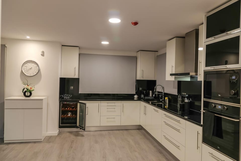 Kitchen or kitchenette, Communal kitchen