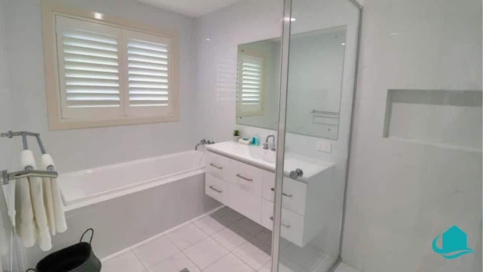 The Sanctuary by the Sea – Family and dog friendly House in Lake Macquarie