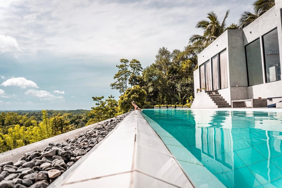 Day, Pool view