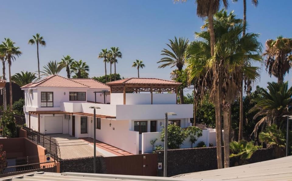 Luxury Villa Playa De Las Americas First Line Villa in Playa de las Americas