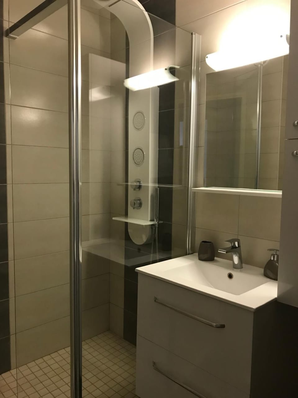 Shower, Toilet, Hot Tub, Bathroom