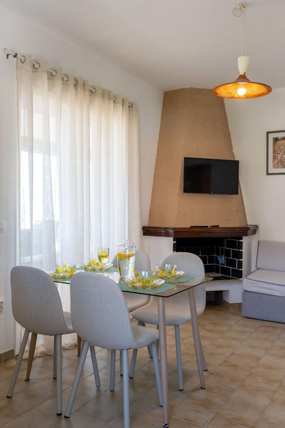 Living room, Decorative detail, Dining area, fireplace
