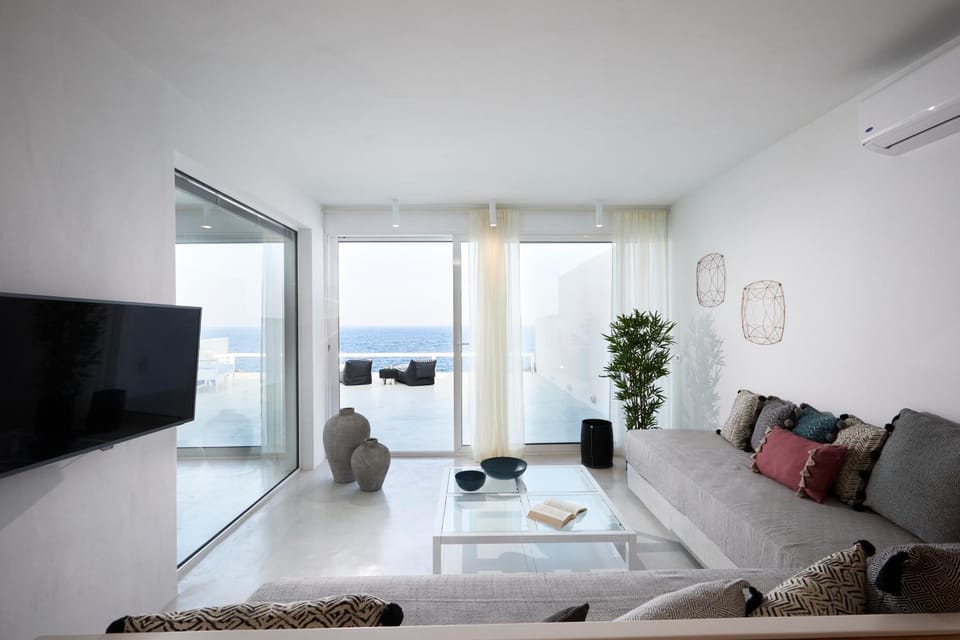 TV and multimedia, Living room, Seating area, Sea view