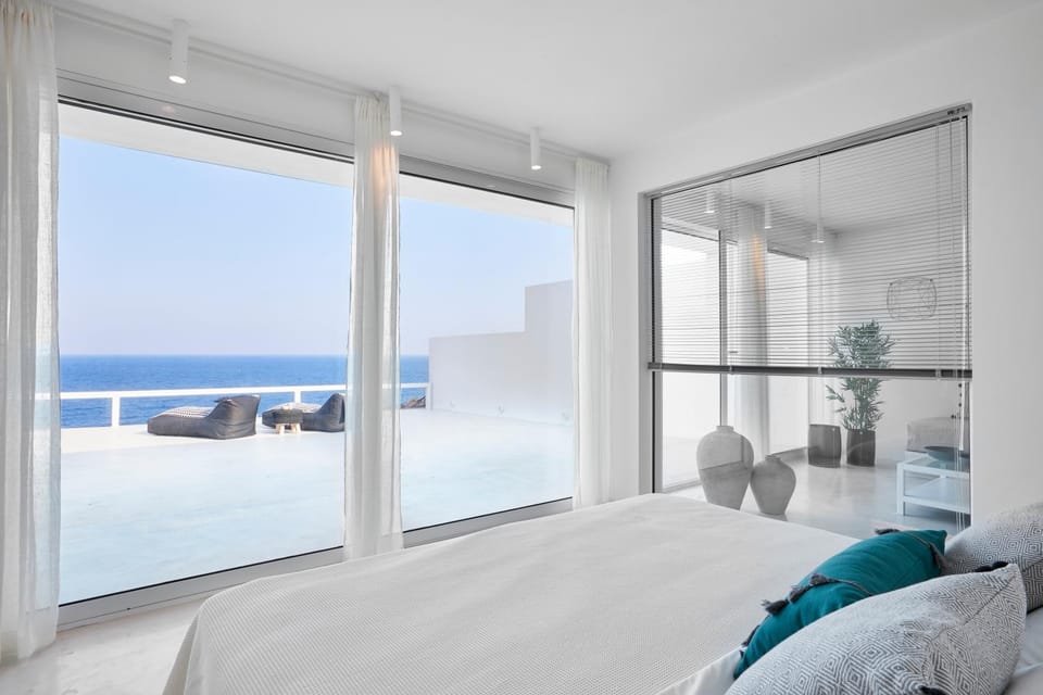 Bed, View (from property/room), Photo of the whole room, Sea view