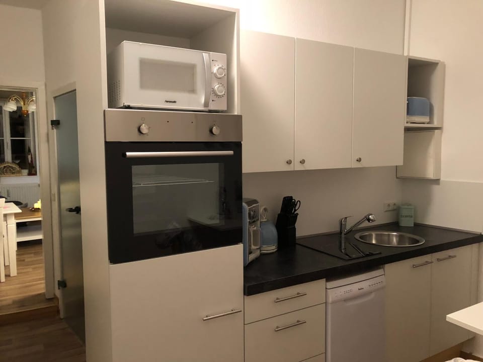 Coffee/tea facilities, Kitchen or kitchenette