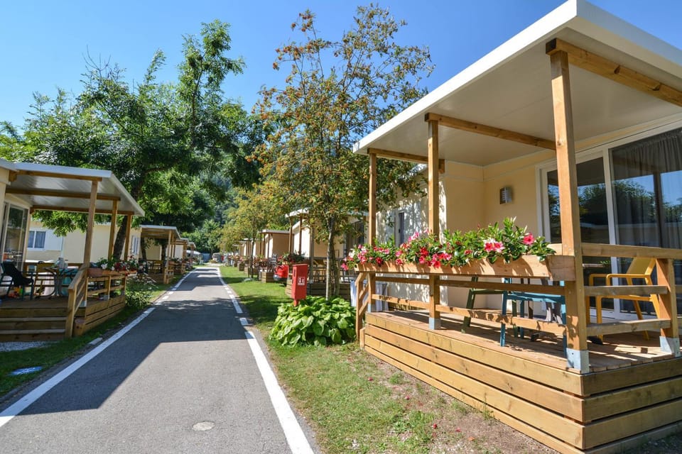 Neighbourhood, Area and facilities