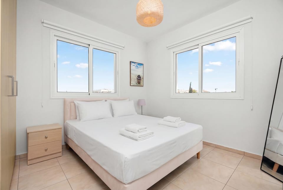 SunnyCozy Family Apartment Walk to the Beach Apartment in Paralimni