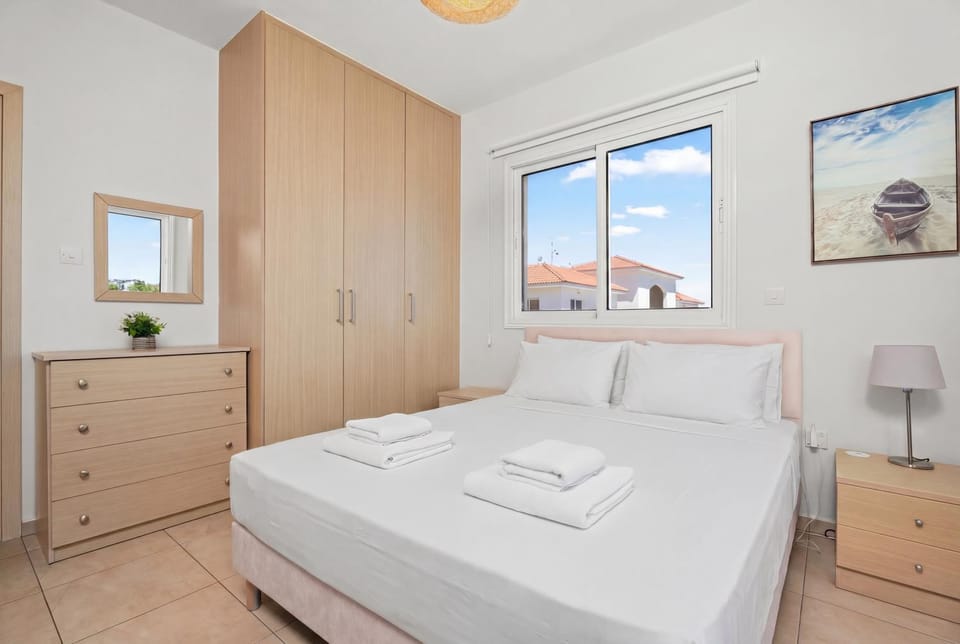SunnyCozy Family Apartment Walk to the Beach Apartment in Paralimni