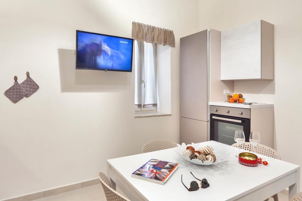 Kitchen or kitchenette, Living room