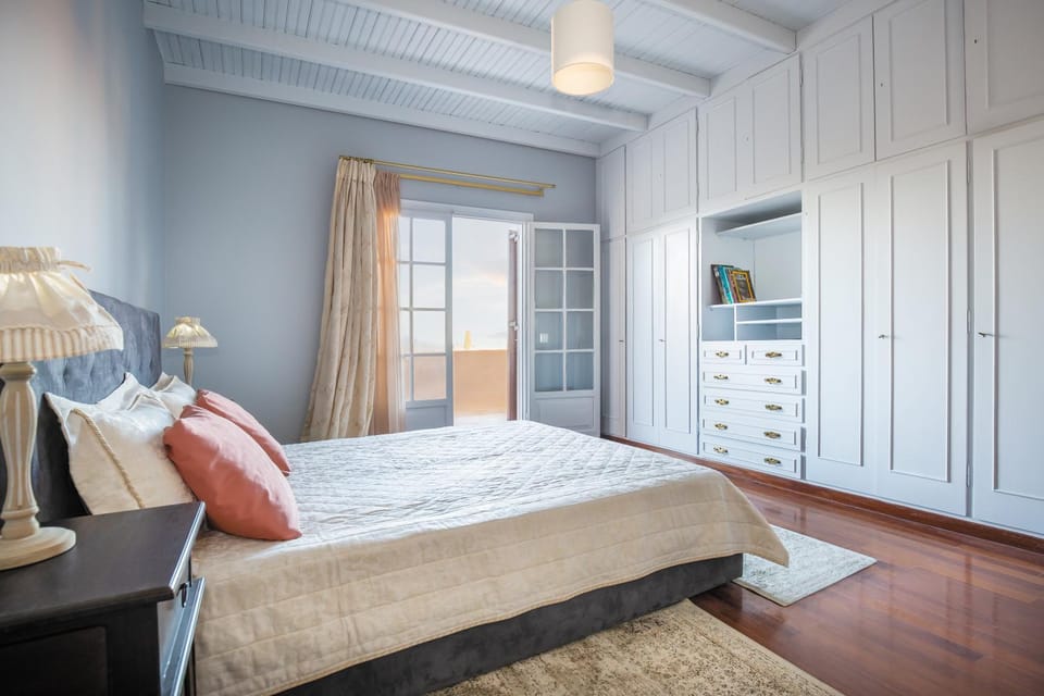 Photo of the whole room, Decorative detail, Bedroom