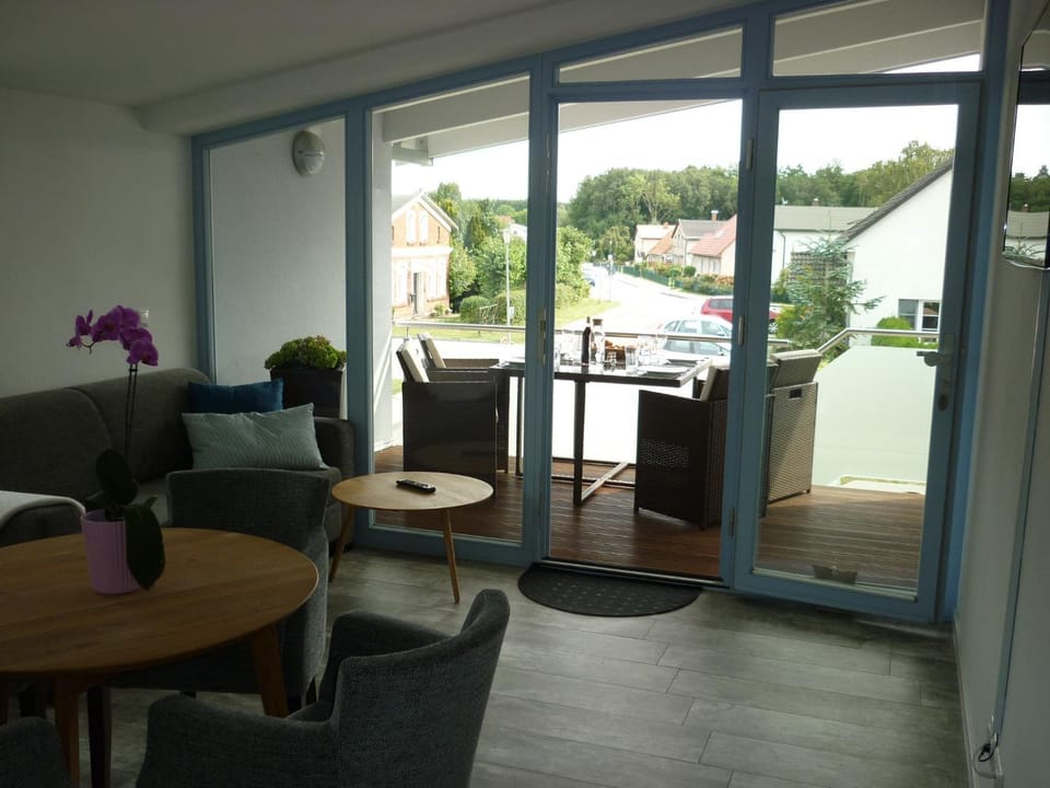 Balcony/Terrace, Living room, Seating area, Garden view