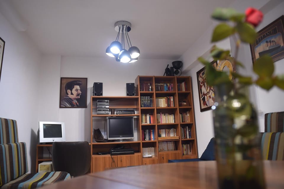 Communal lounge/ TV room
