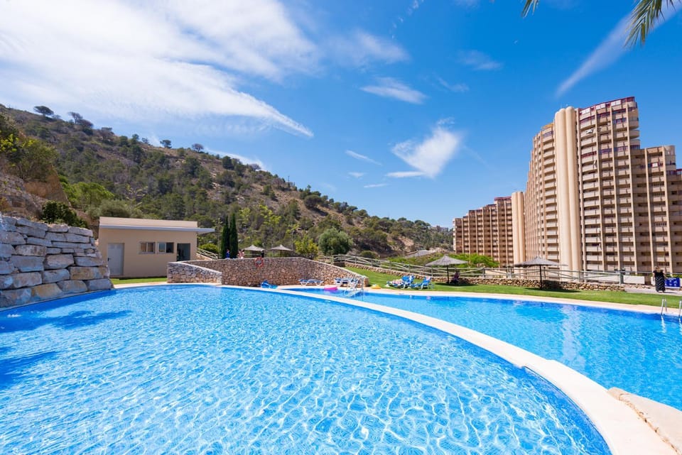 Property building, Garden, Solarium, Fitness centre/facilities, Swimming pool