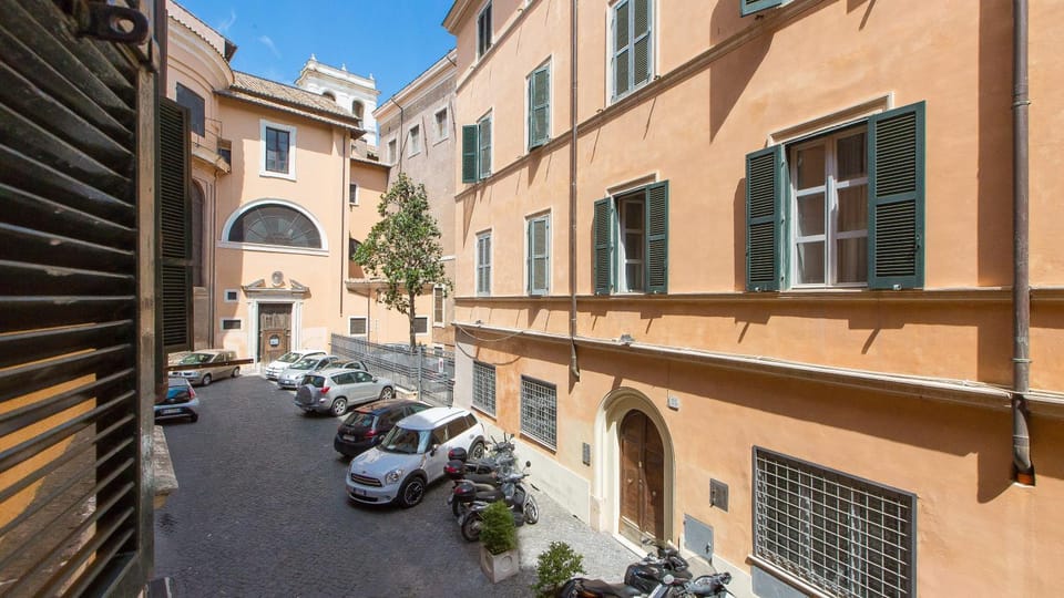 Neighbourhood, Street view