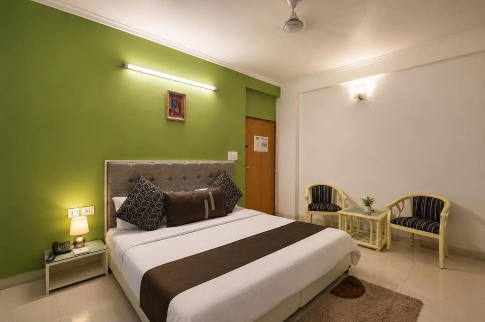 Hotel Silver Leaf, Noida Bed and Breakfast in Noida