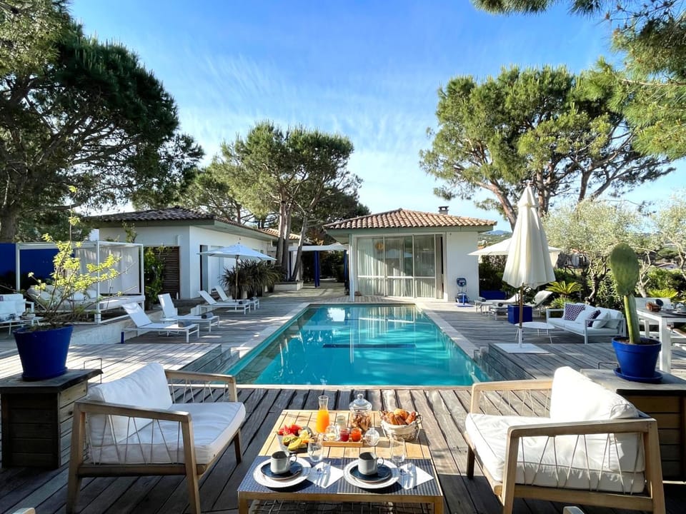 Swimming pool, Breakfast