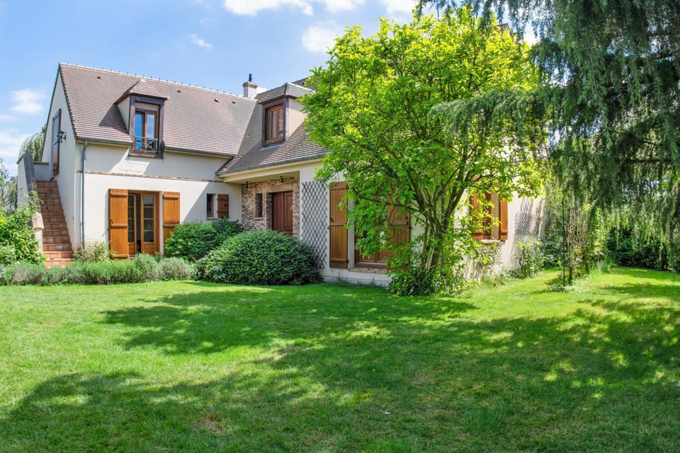 Les Prunelliers Bed and Breakfast in Île-de-France