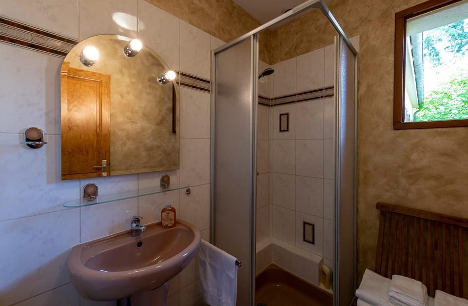 Les Prunelliers Bed and Breakfast in Île-de-France