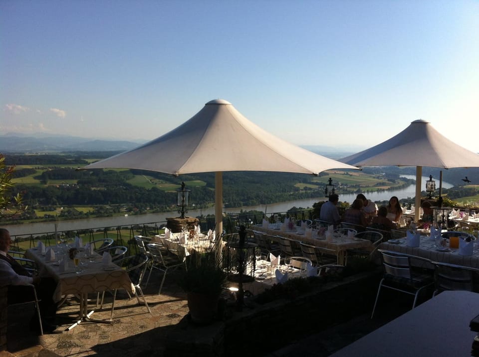 Restaurant/places to eat, Restaurant/places to eat, Balcony/Terrace