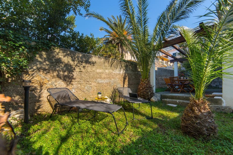 Apartment Peaceful Oasis Apartment in Makarska