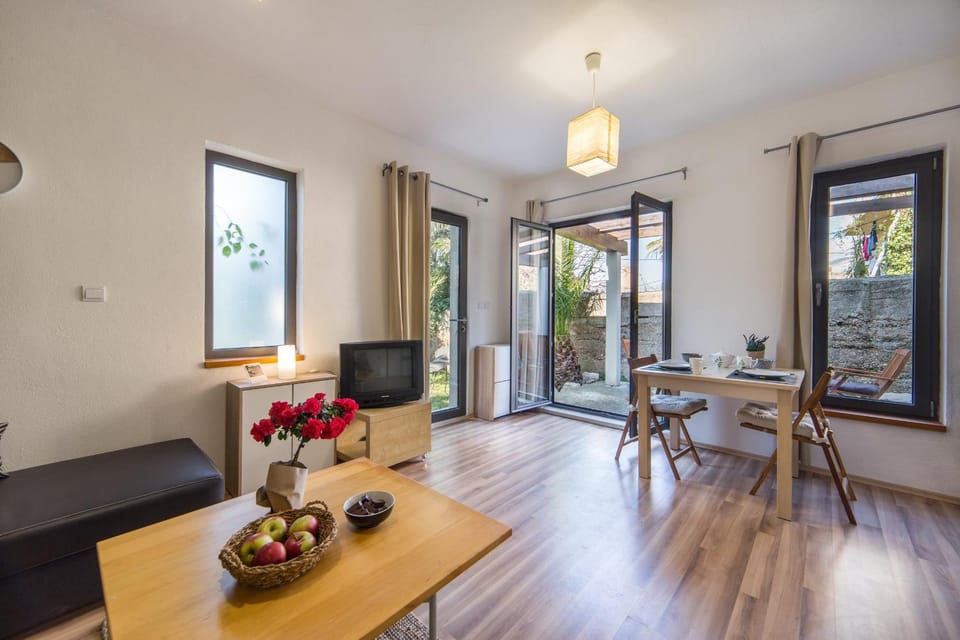 Apartment Peaceful Oasis Apartment in Makarska