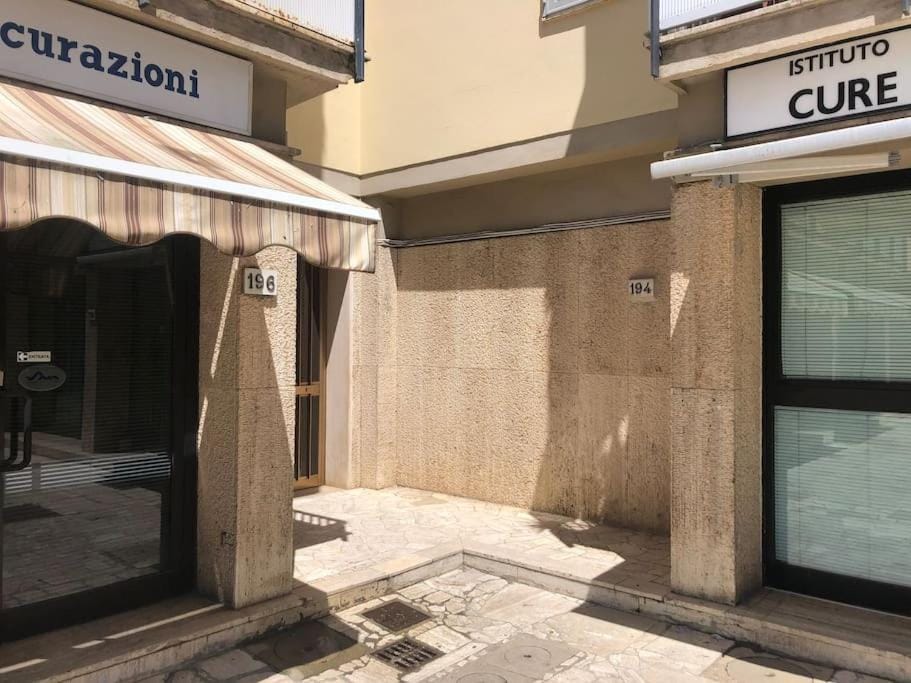 Facade/entrance