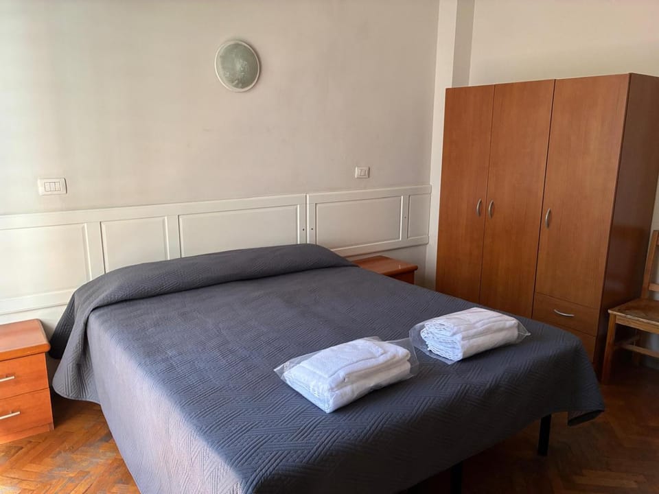 Sansovino Bed and Car Bed and Breakfast in Florence