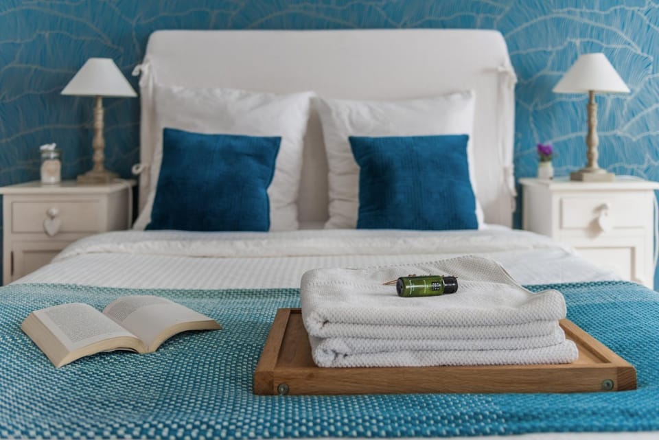 Bed, Decorative detail, Bedroom