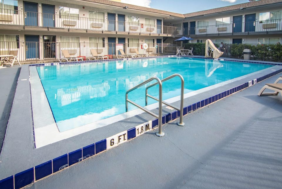 Pool view, Swimming pool