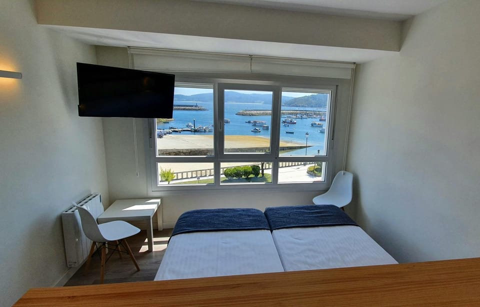 Bed, TV and multimedia, Photo of the whole room, Bedroom, Sea view