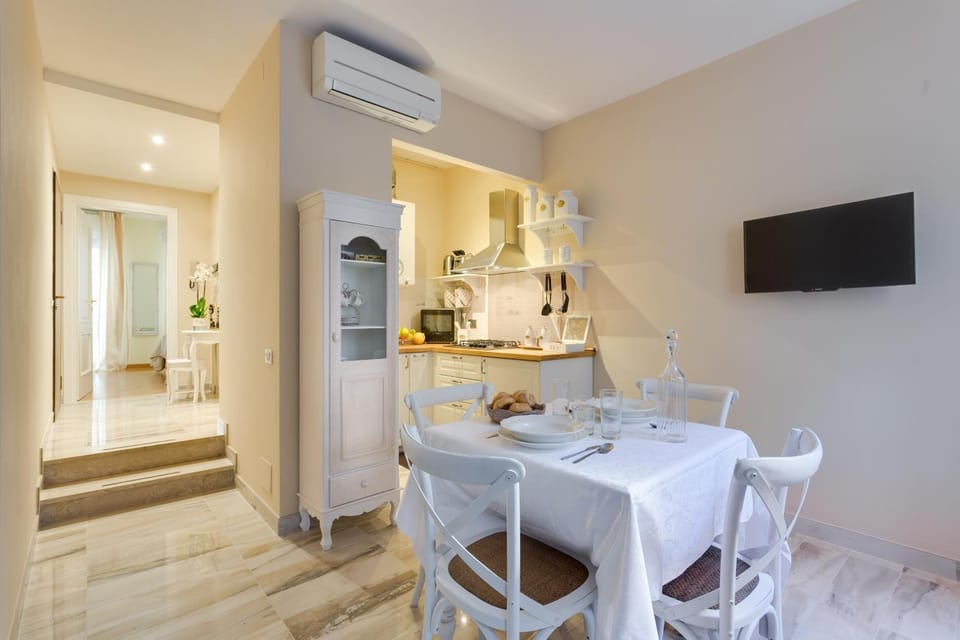 TV and multimedia, Kitchen or kitchenette, Seating area, Dining area