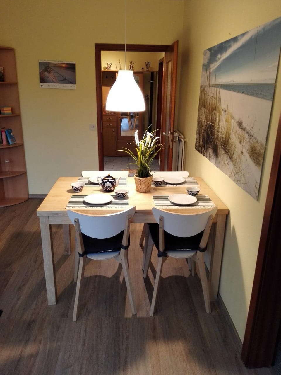 Living room, Decorative detail, Seating area, Dining area
