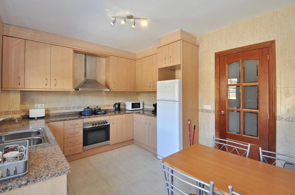 Kitchen or kitchenette, Dining area, Communal kitchen