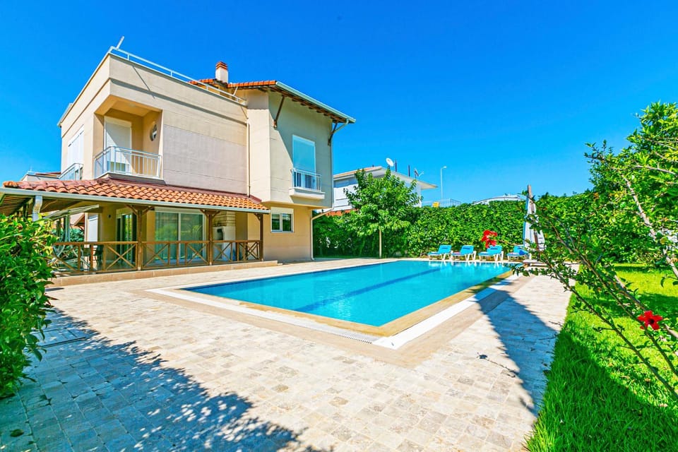 Property building, Day, Garden, Garden view, Pool view, Swimming pool, sunbed